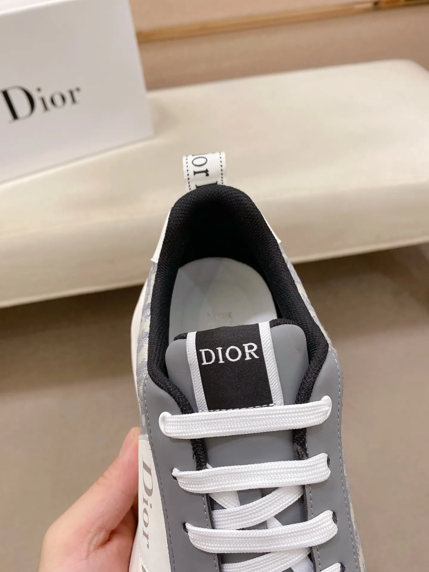 Factory price: 442💰[Dior·Dior] New casual sports style men's shoes, new spring and summer design, perfect workmanship, lace-up lazy style to create wardrobe quality, upper: imported first-layer cowhide, sheepskin lining is soft and comfortable, ultra-light TPU wear-resistant outsole, simple, versatile fashion men's shoes, excellent color code number 38--44. Can be customized for 45 non-refundable!